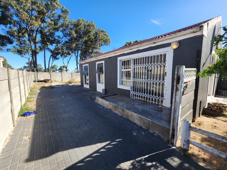3 Bedroom Property for Sale in Electric City Western Cape